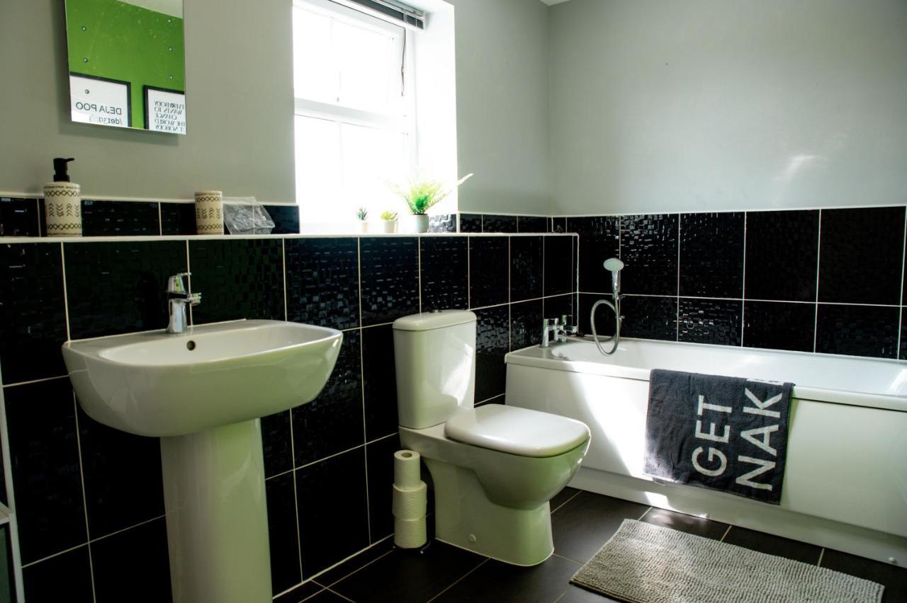 Chichele House, Sleeps 8, Nr Rushden Lakes, Allocated Parking, Corporate Welcome Higham Ferrers Exterior foto