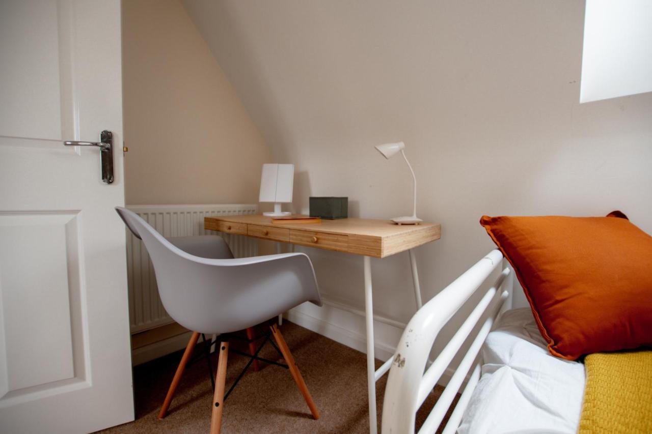 Chichele House, Sleeps 8, Nr Rushden Lakes, Allocated Parking, Corporate Welcome Higham Ferrers Exterior foto